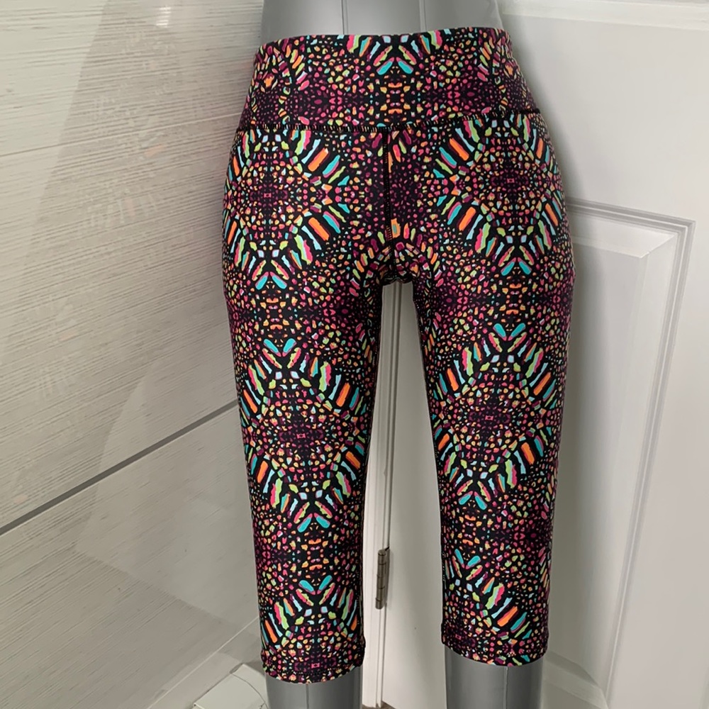Beautiful SizeS Kyodan Capri leggings with back zipper pocket see photos